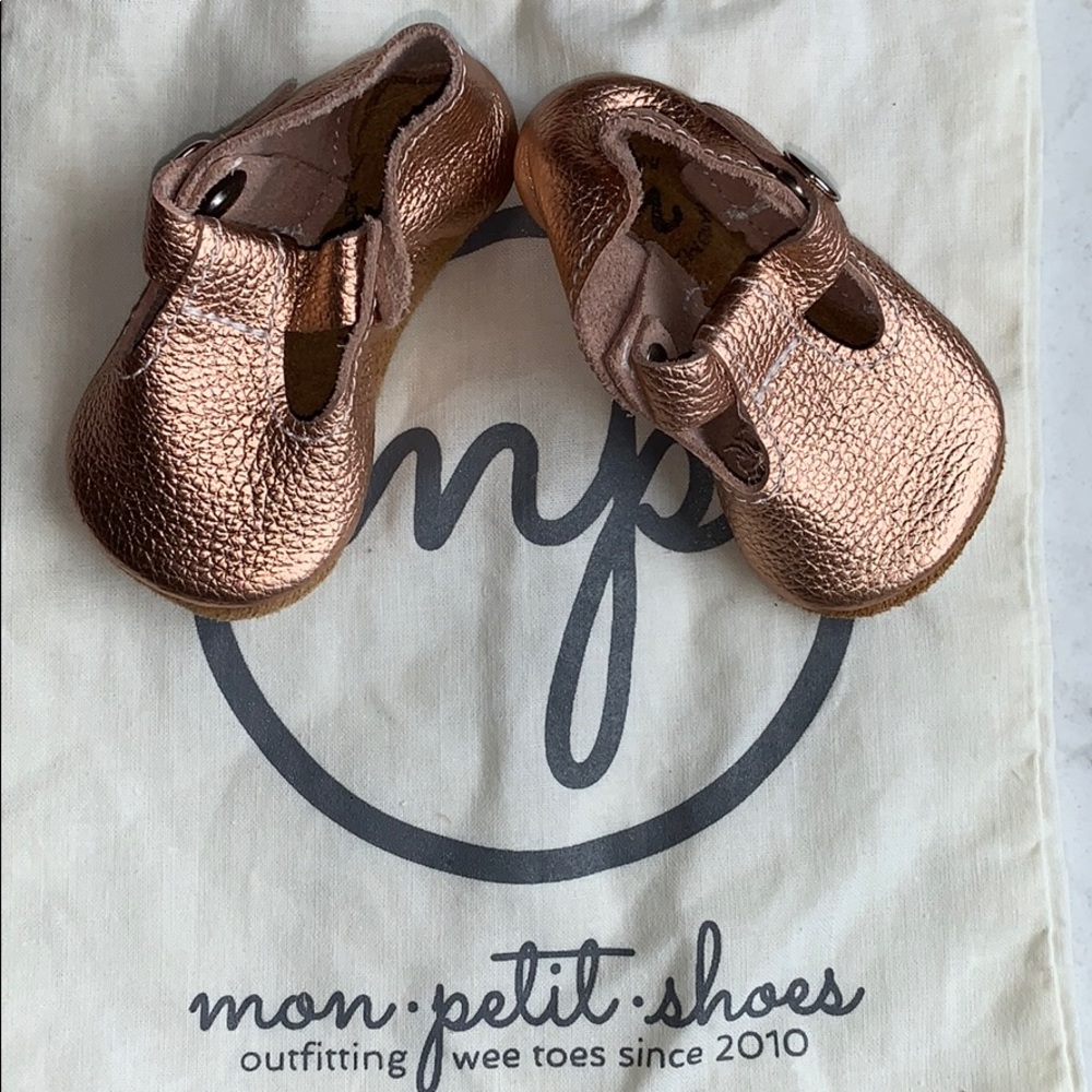 Mon Petit soft sole t-strap leather shoes EUC sz 2
